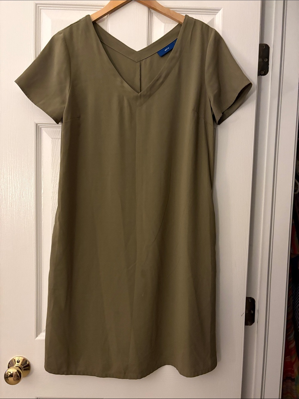 Apt. 9 Olive V-Neck Short Sleeve Shift Dress